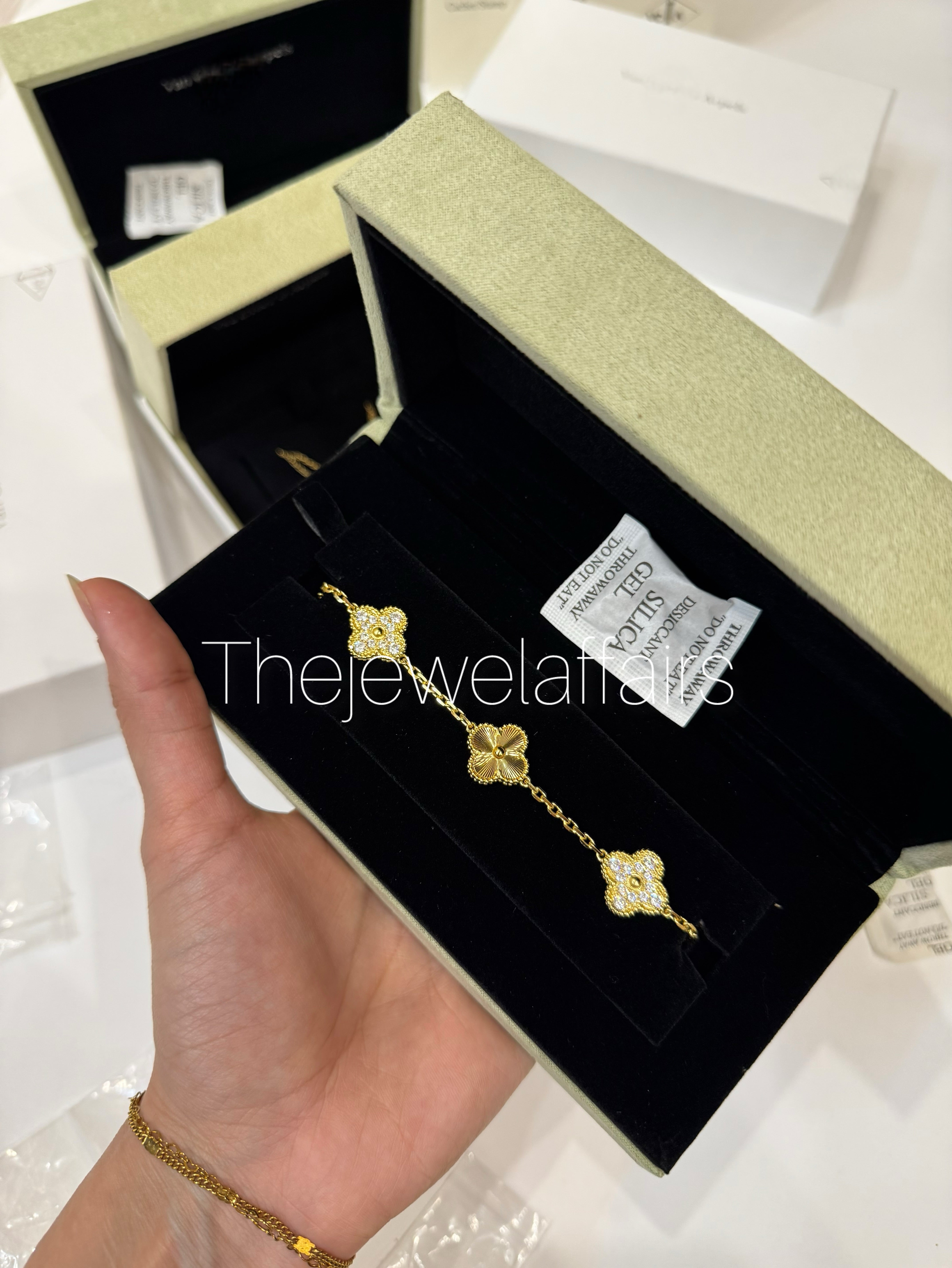 Luxury Clover Bracelet - Designer Inspired (Master Copy)