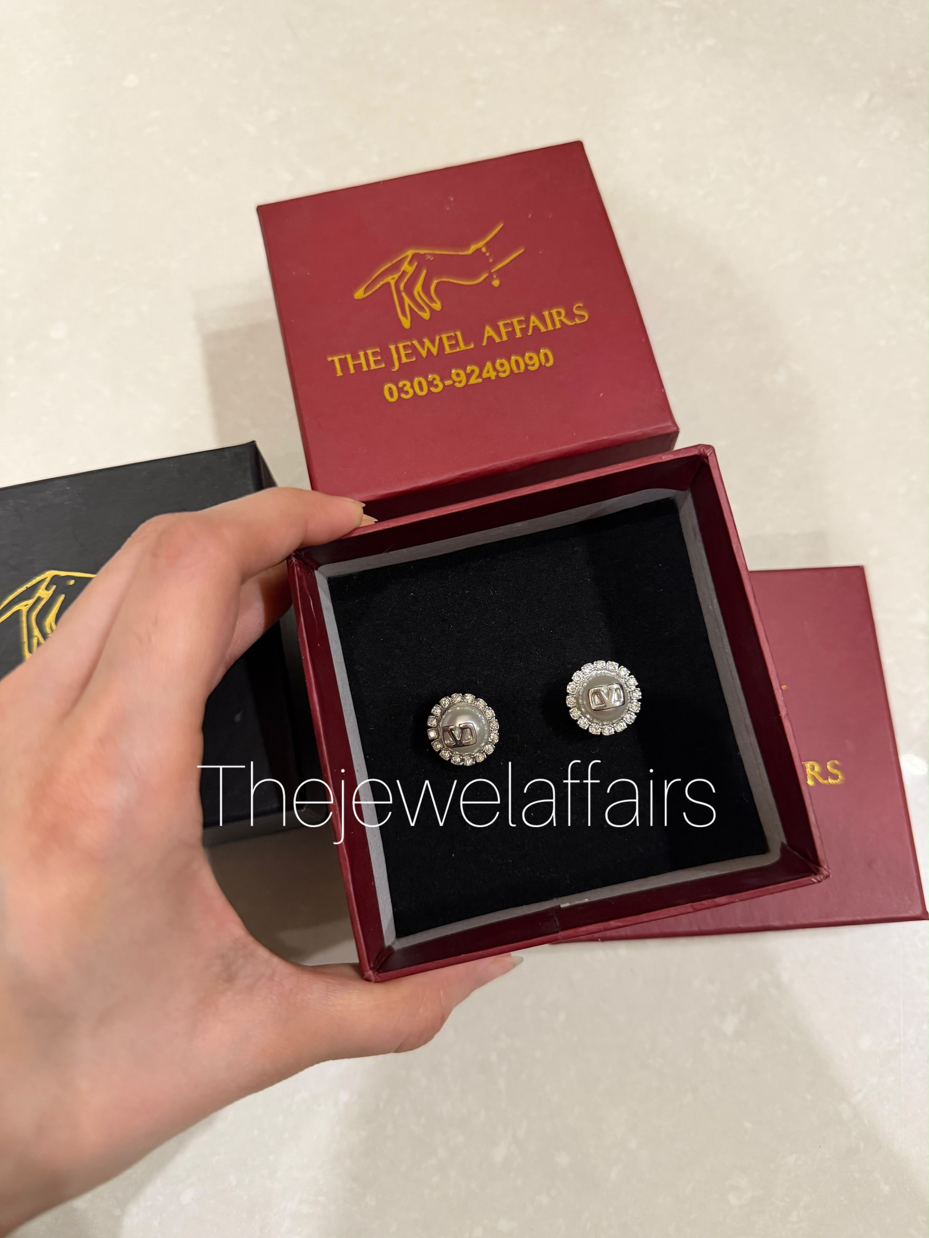 Valent!no Garavani VLogo Signature Earrings.