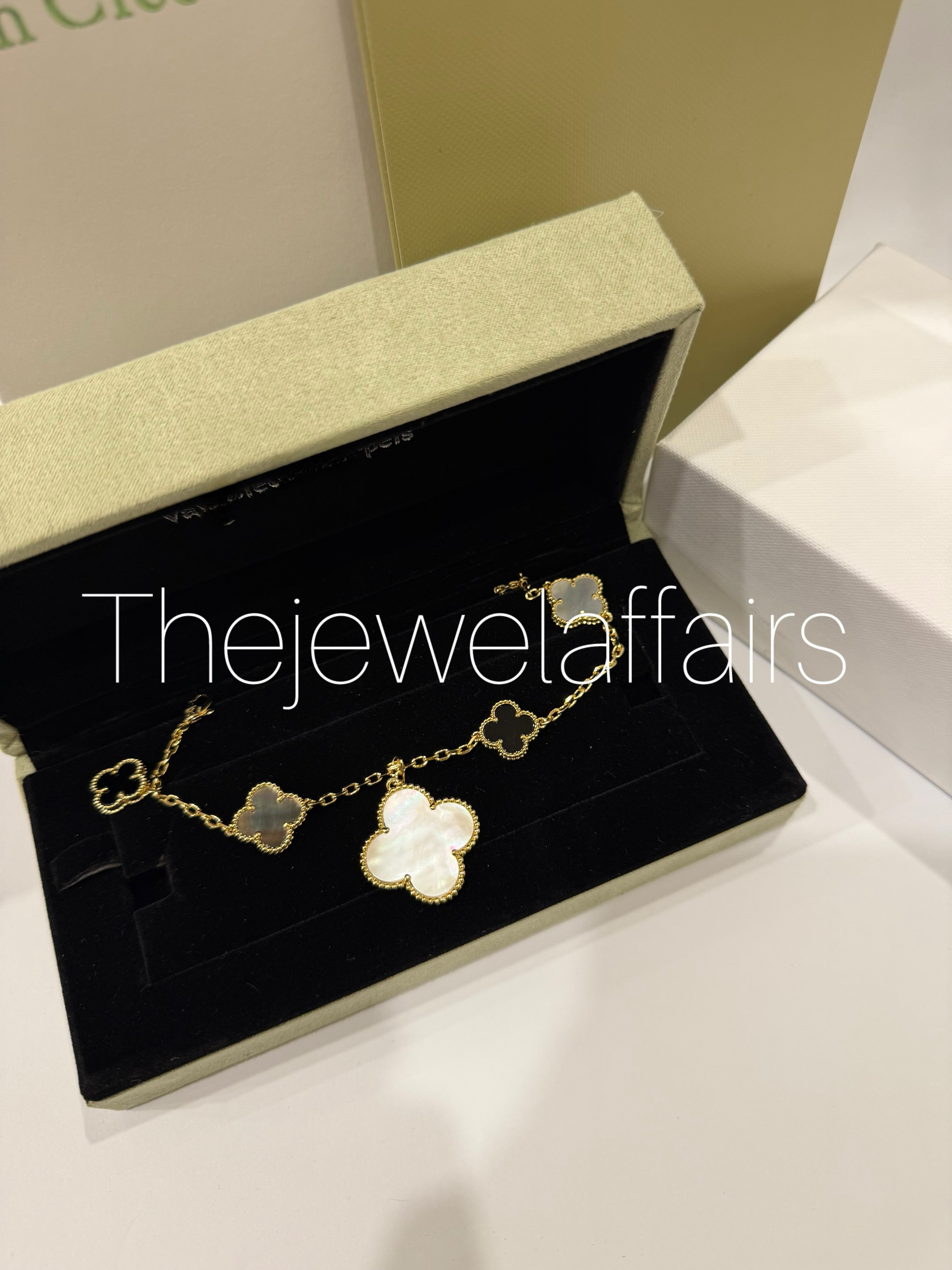 Luxury V@ncleef&Arpe!s Inspired Vintage Alhambra Bracelet (Master Copy)