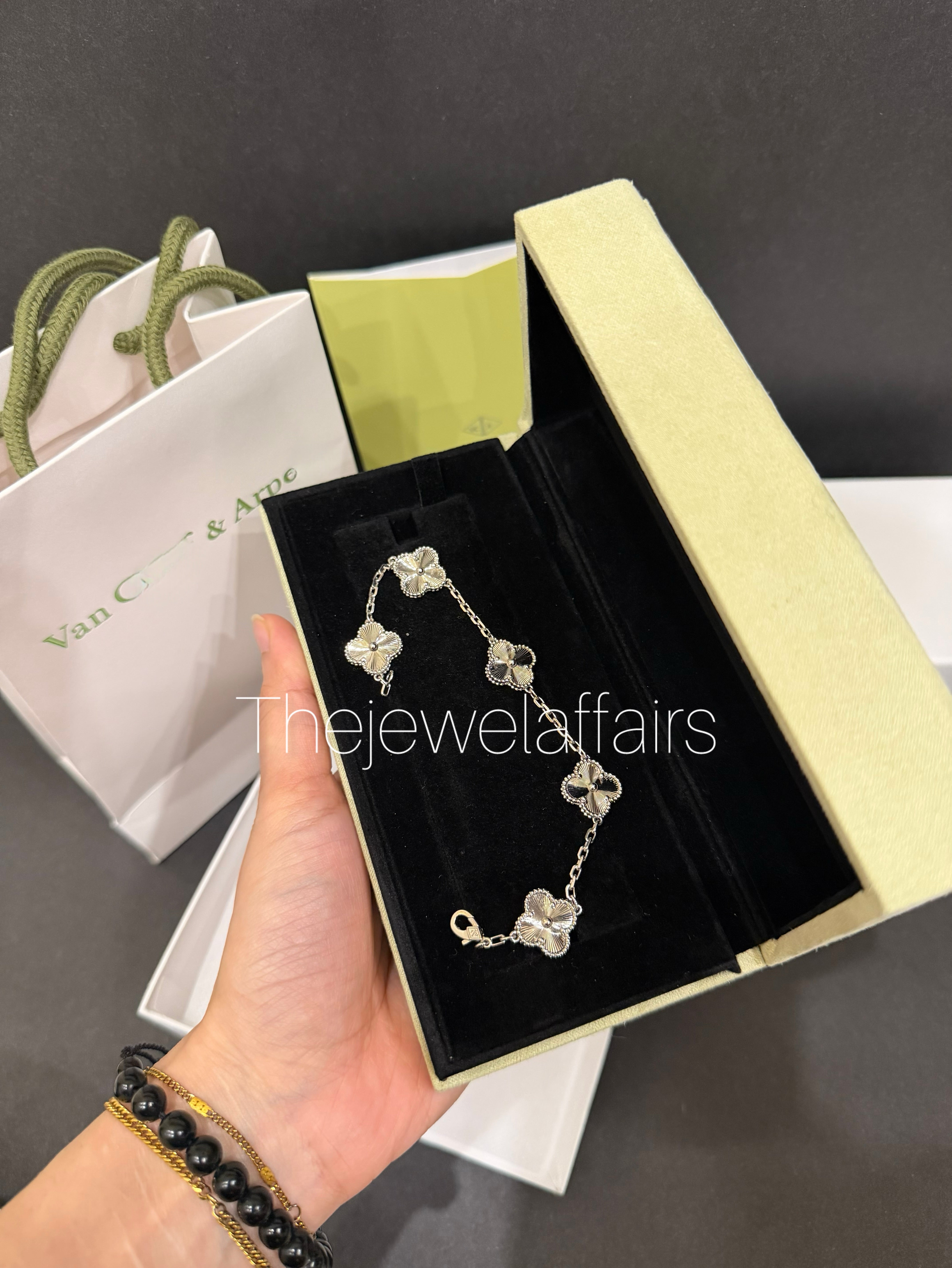 V@ncleef and arpe!s silver bracelet