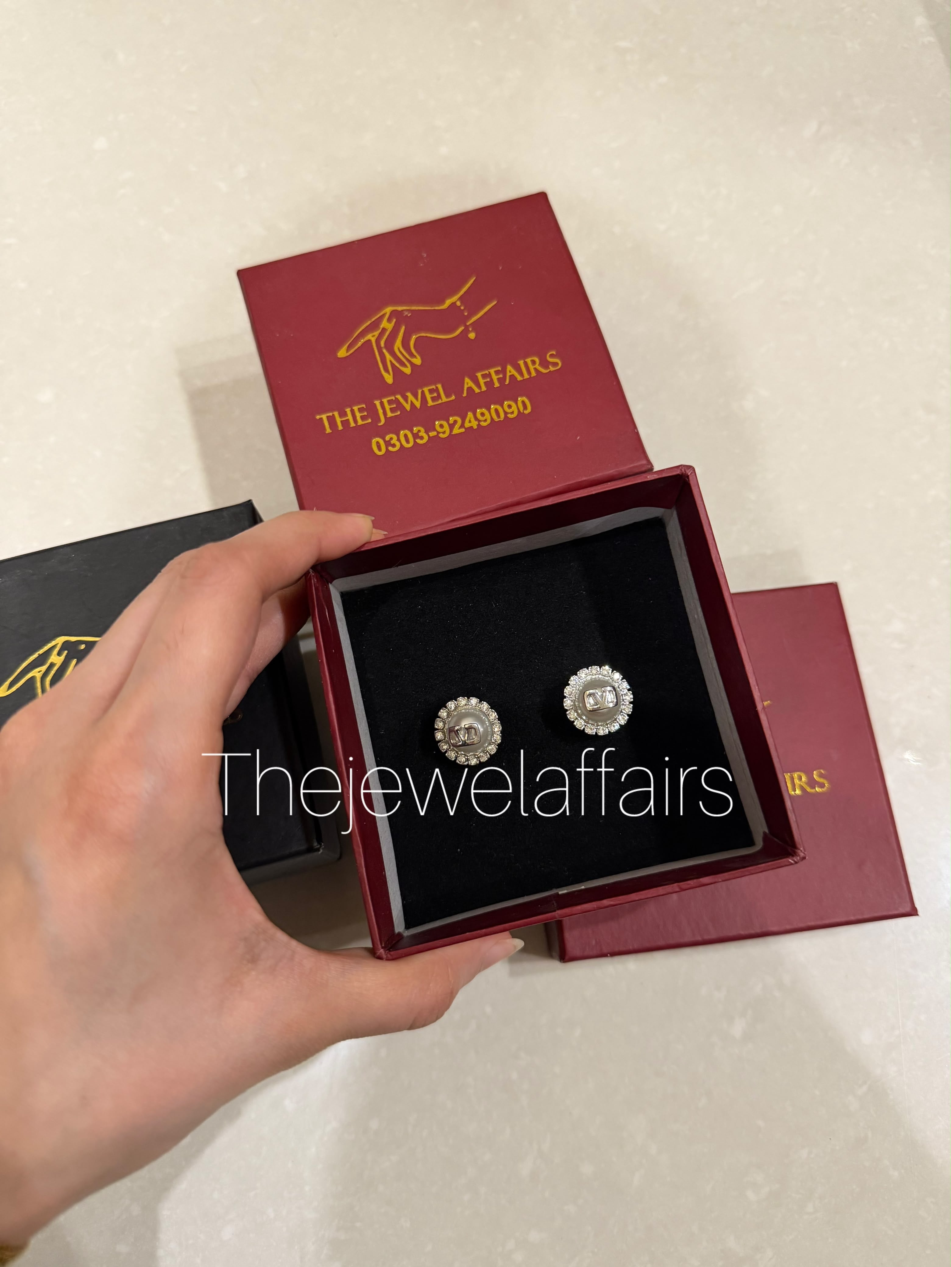 Valent!no Garavani VLogo Signature Earrings.