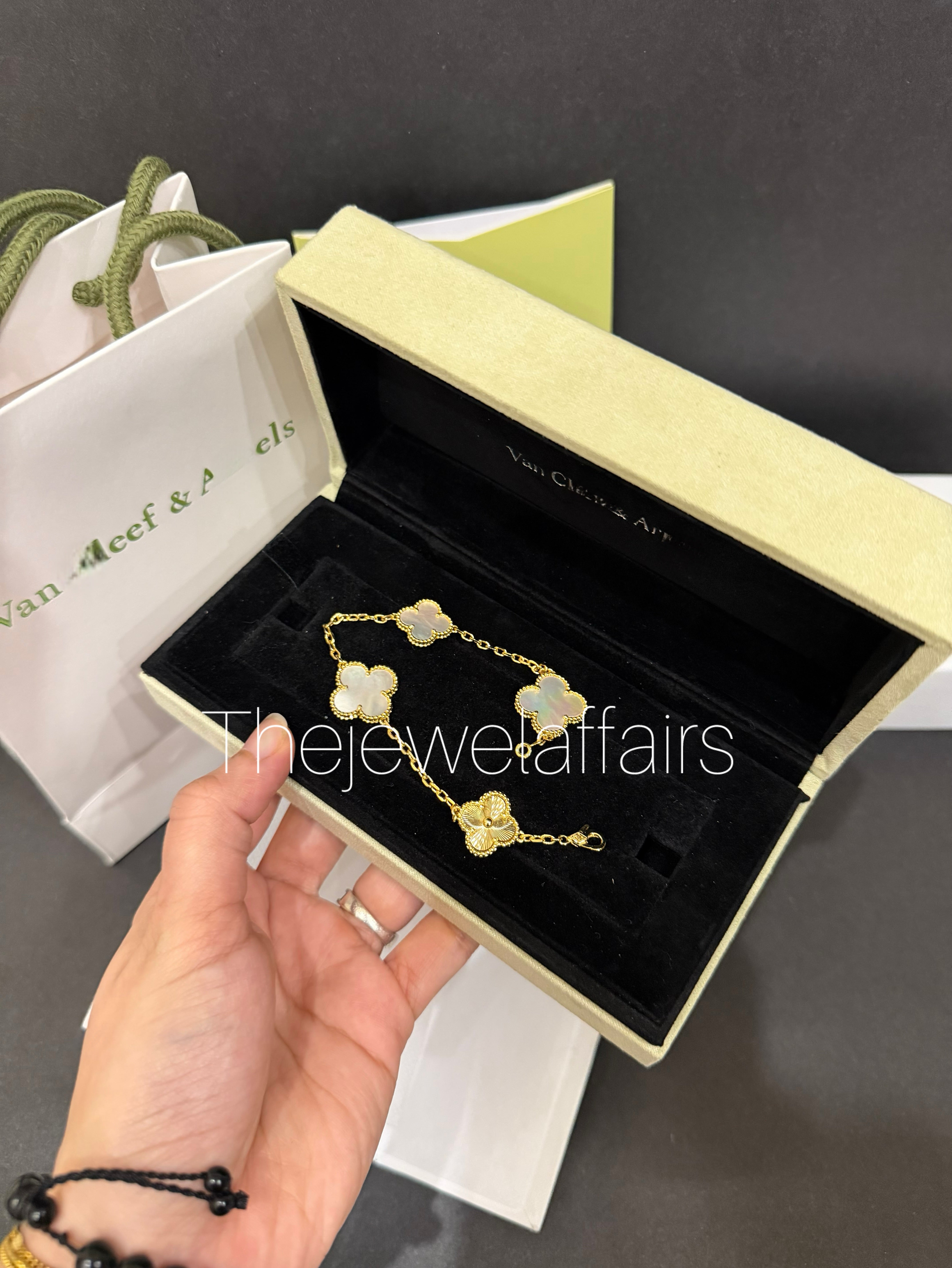 V@ncleef and arpe!s 4 clover white with gold bracelet