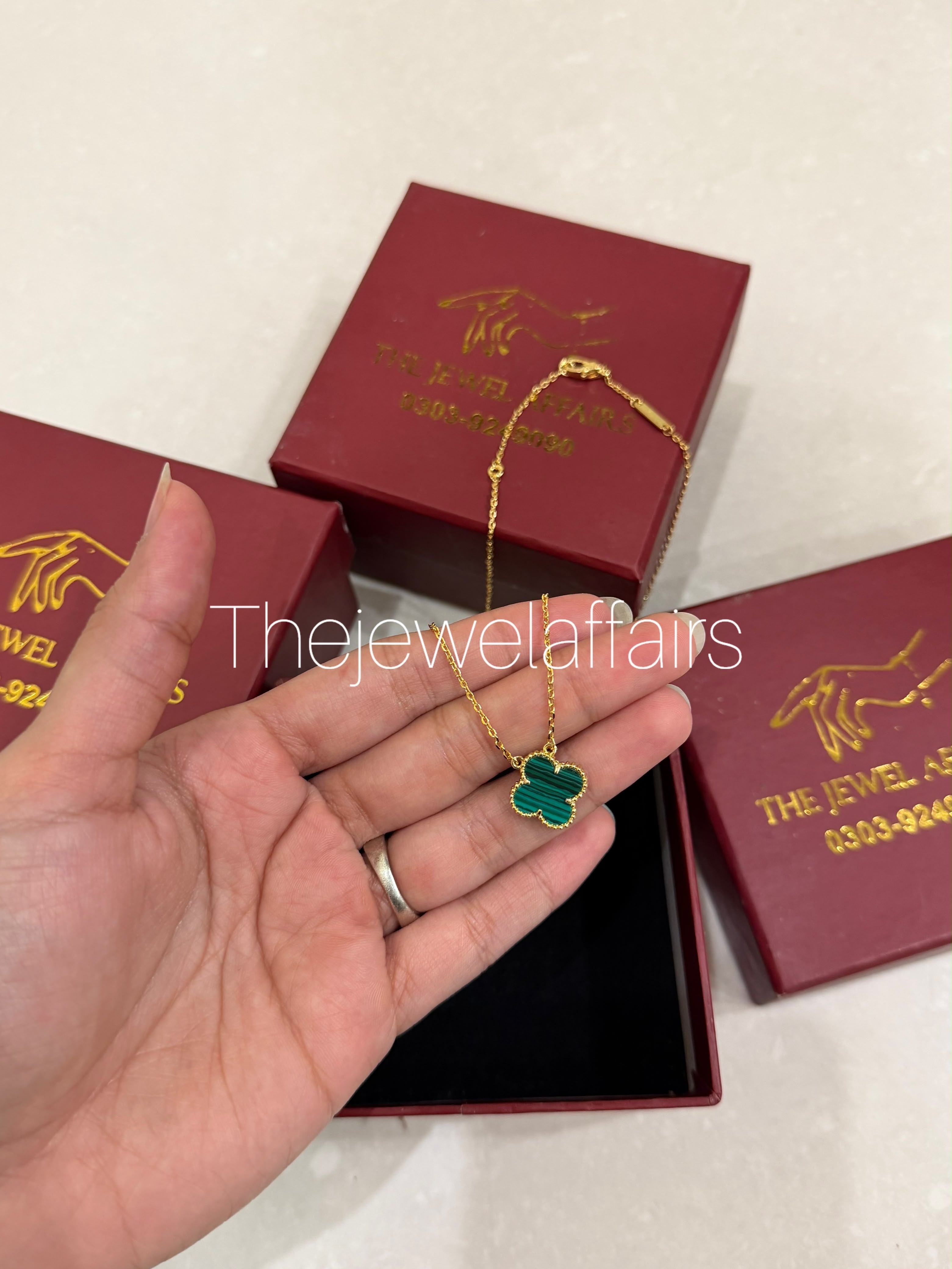 Vancleef and arpels Magic Alhambra pendant - green