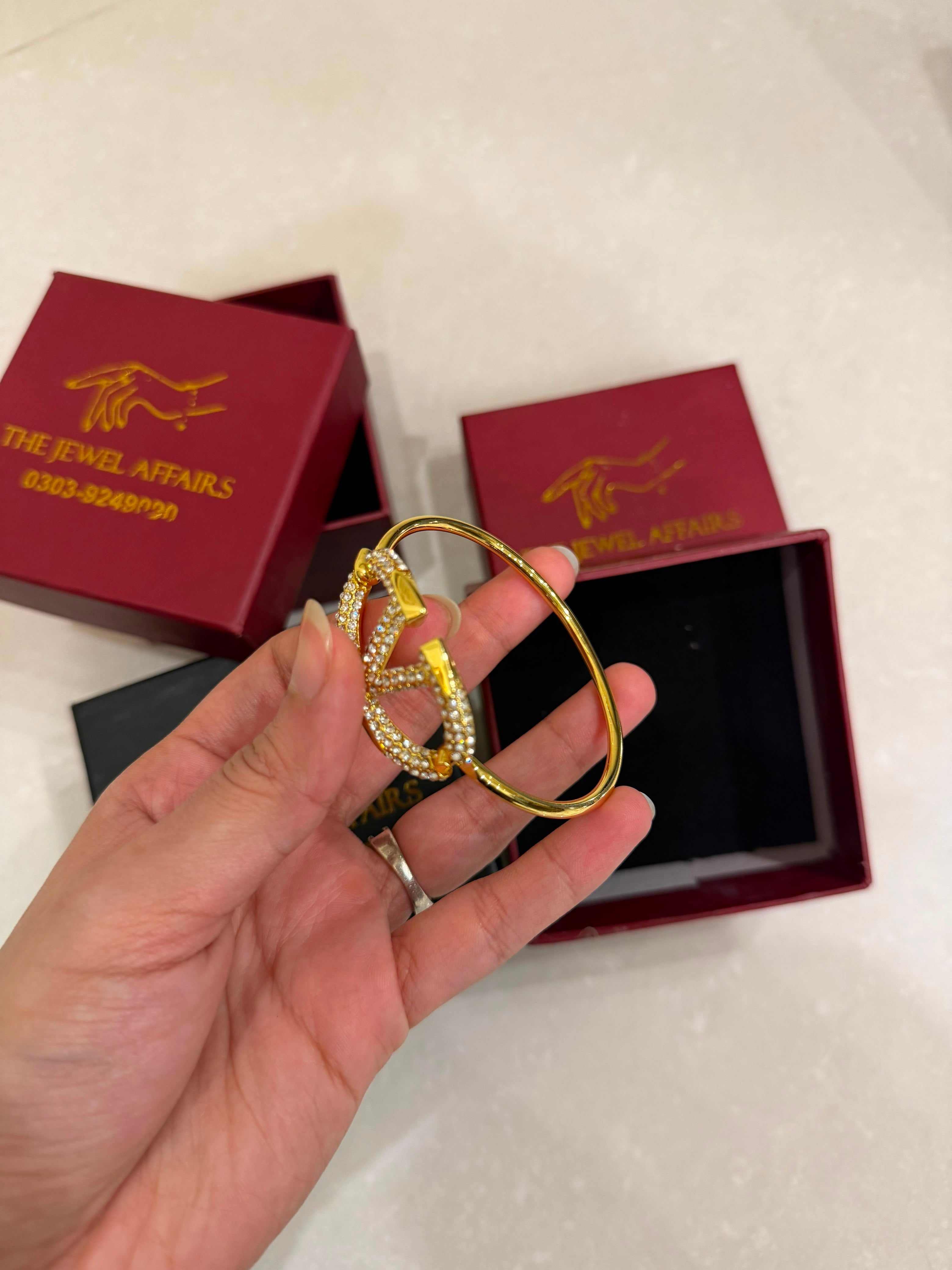 Valent!no Garavani VLogo Signature Pavé Bracelet (WITHOUT BRAND PACKAGING)