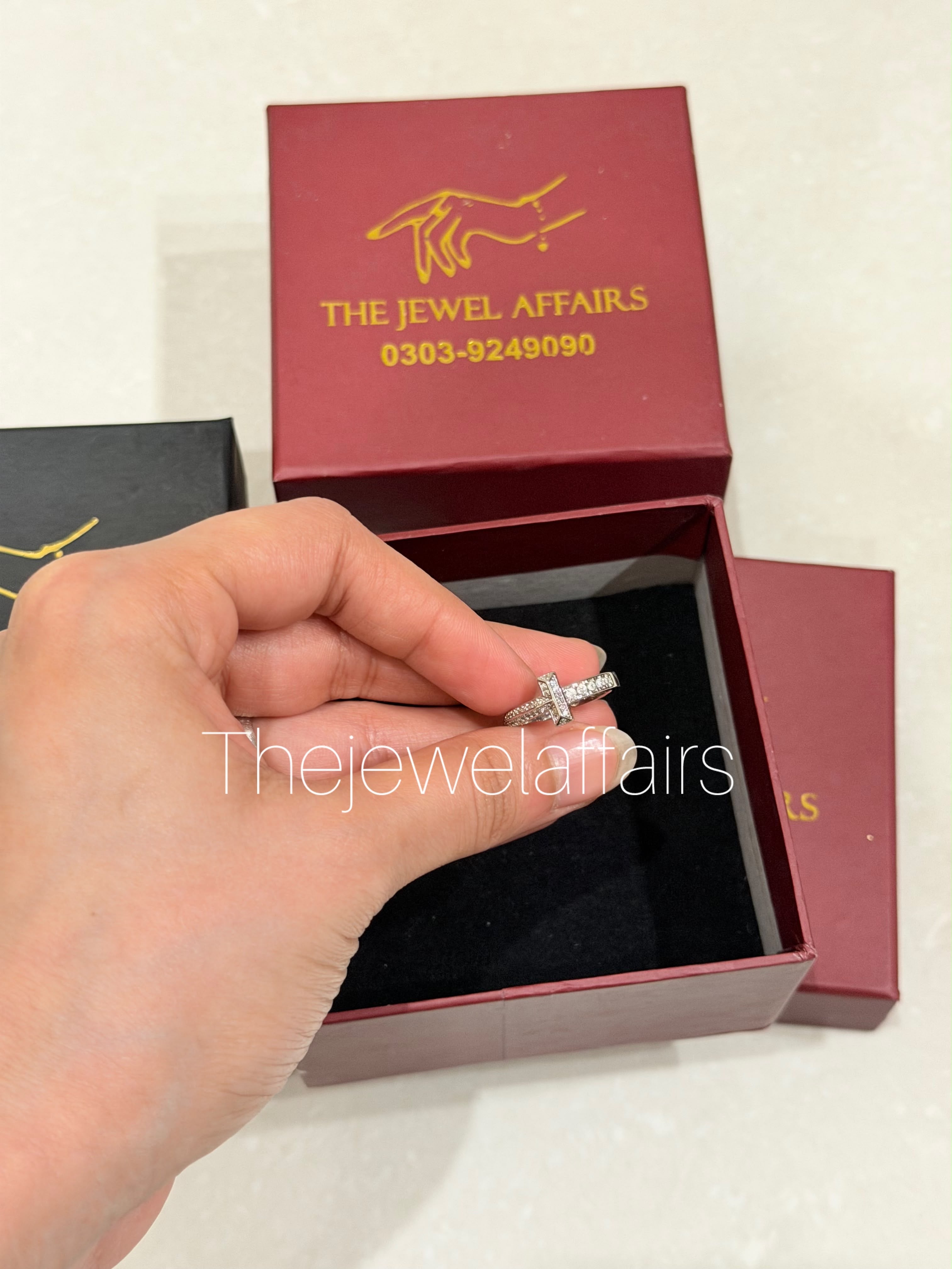 T!ffany T Crystal ring (silver)