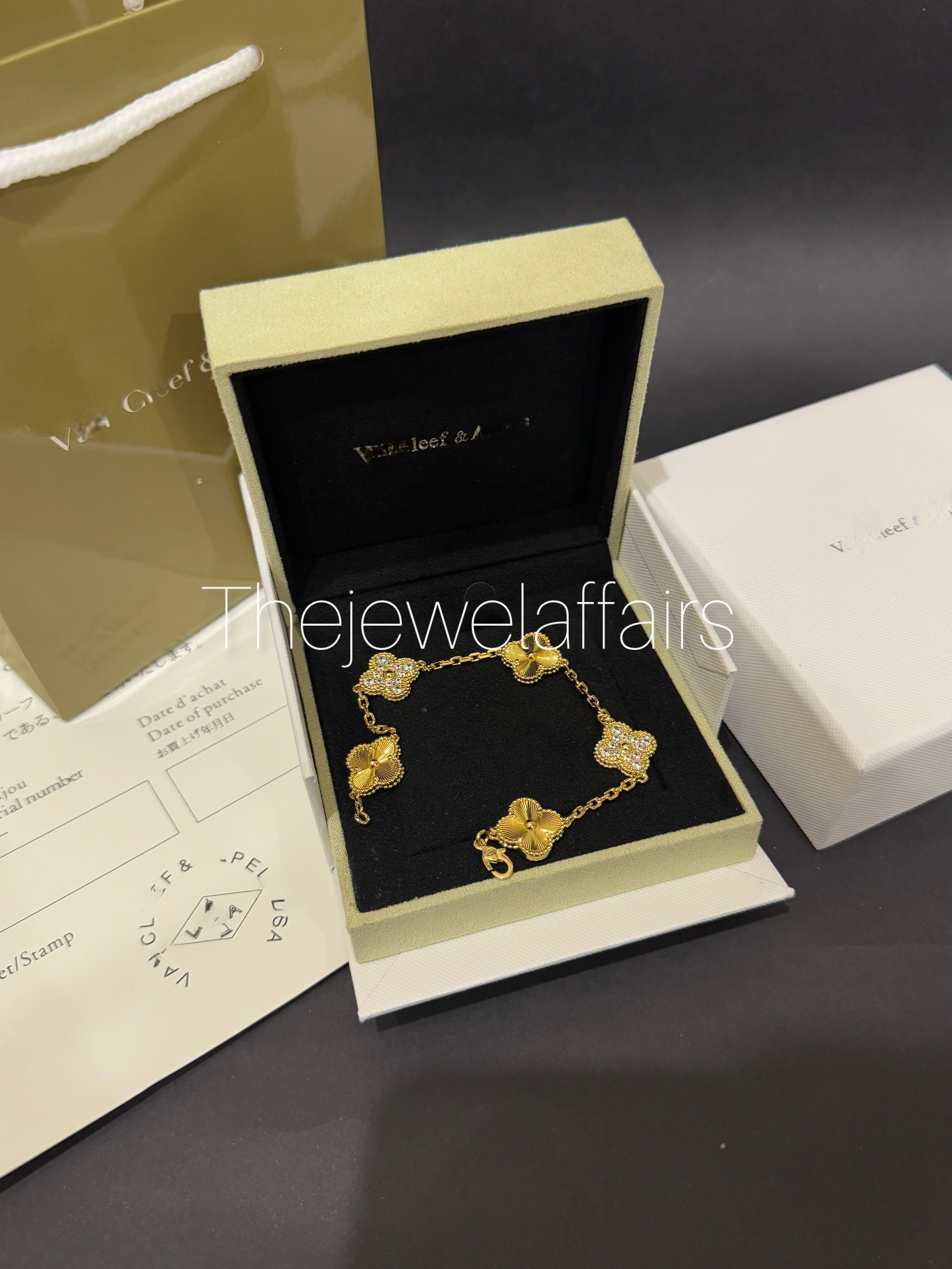 Luxury Clover Bracelet - Designer Inspired (Master Copy)