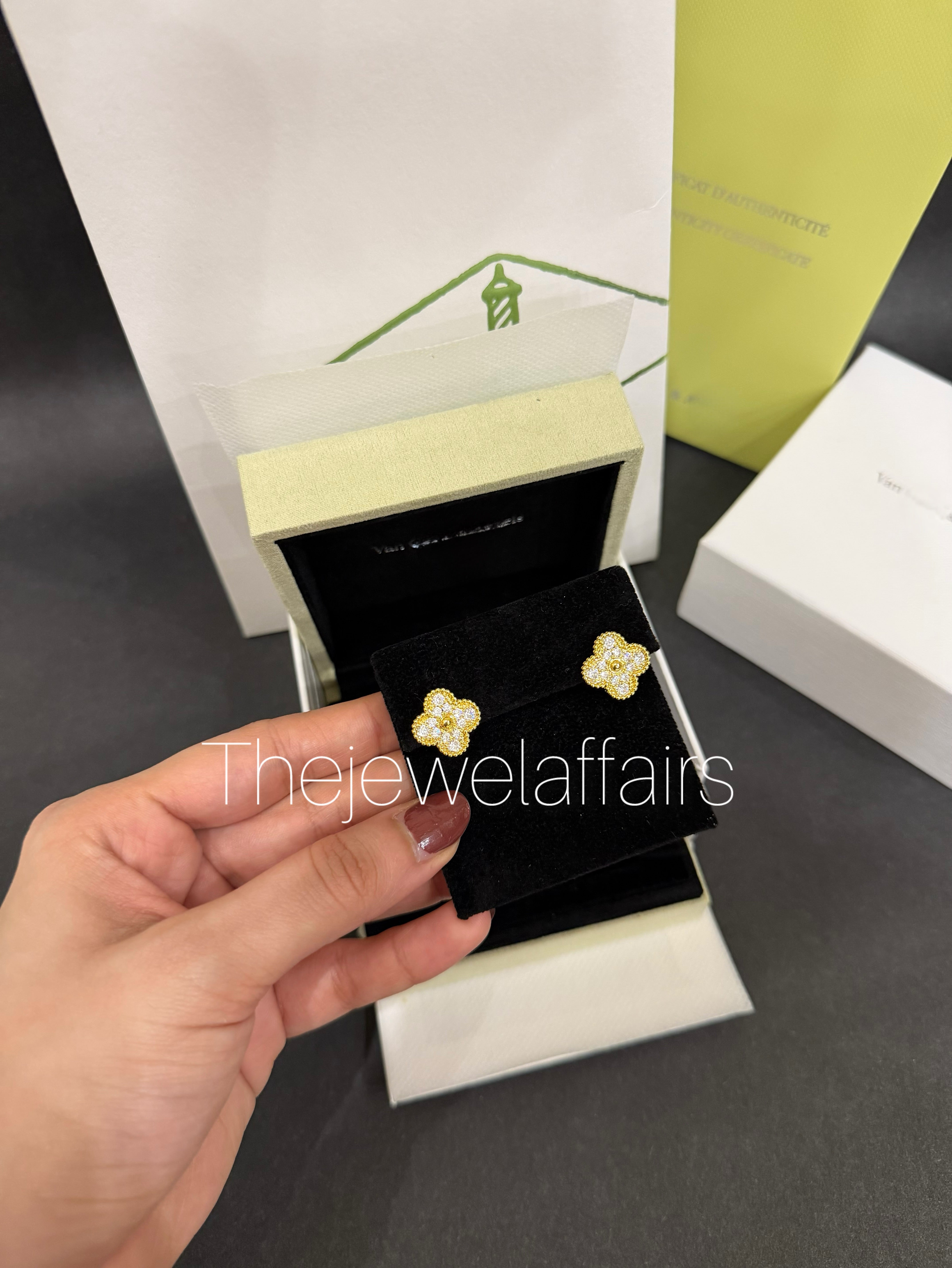 V@ncleef and Arpe!s gold studded studs