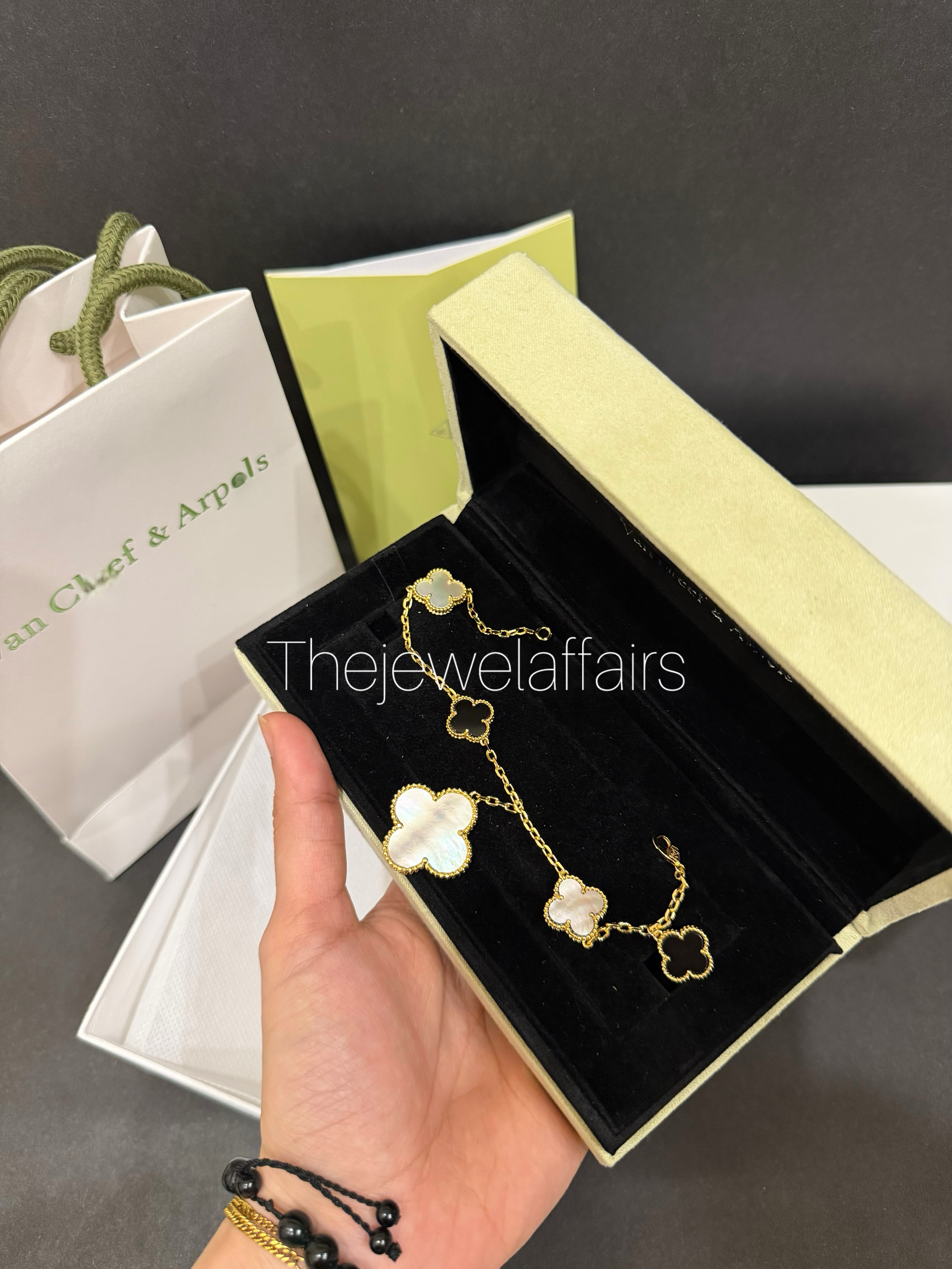V@ncleef and arpe!s bracelet