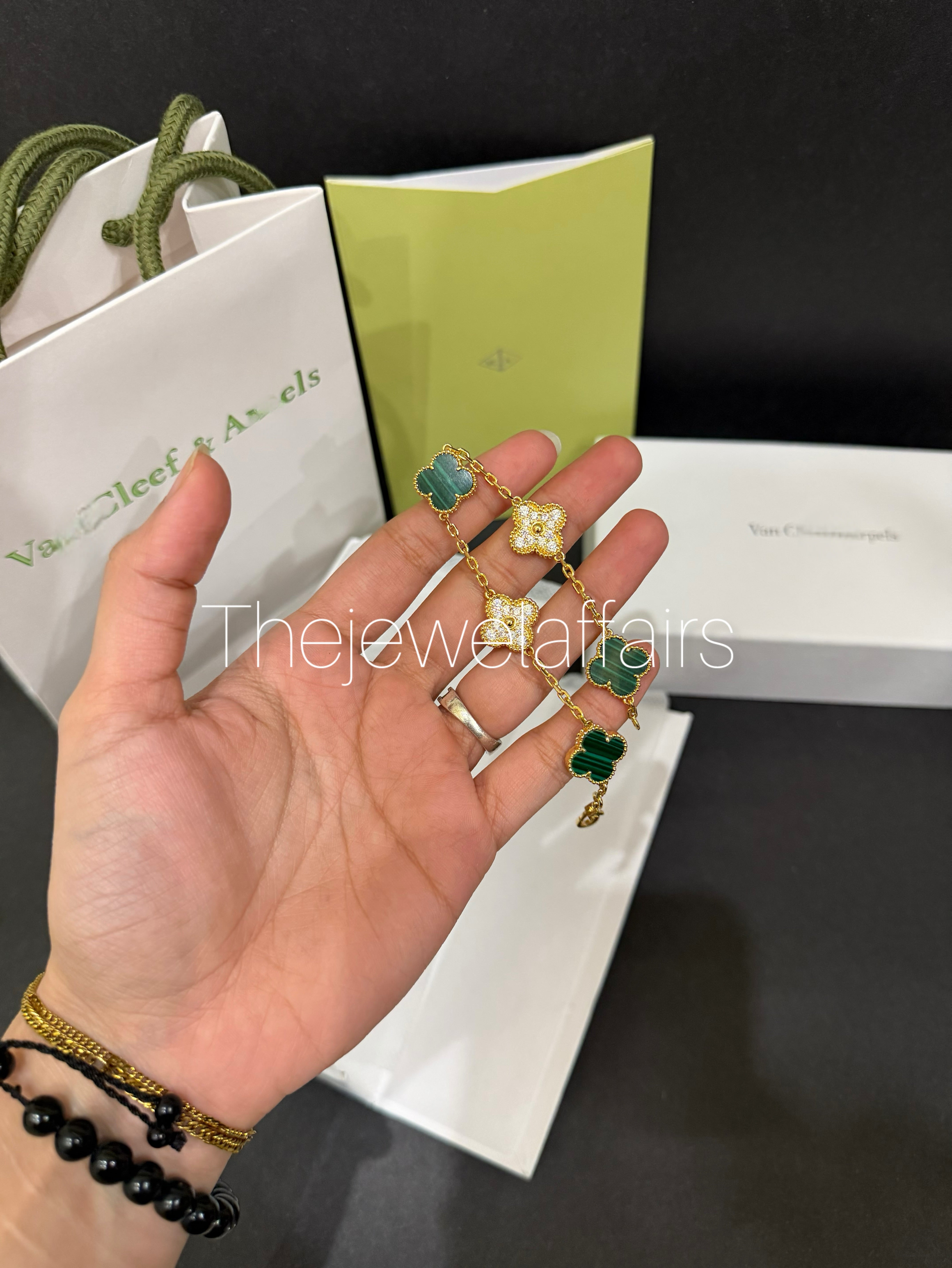 V@ncleef and arpe!s green with gold diamond bracelet