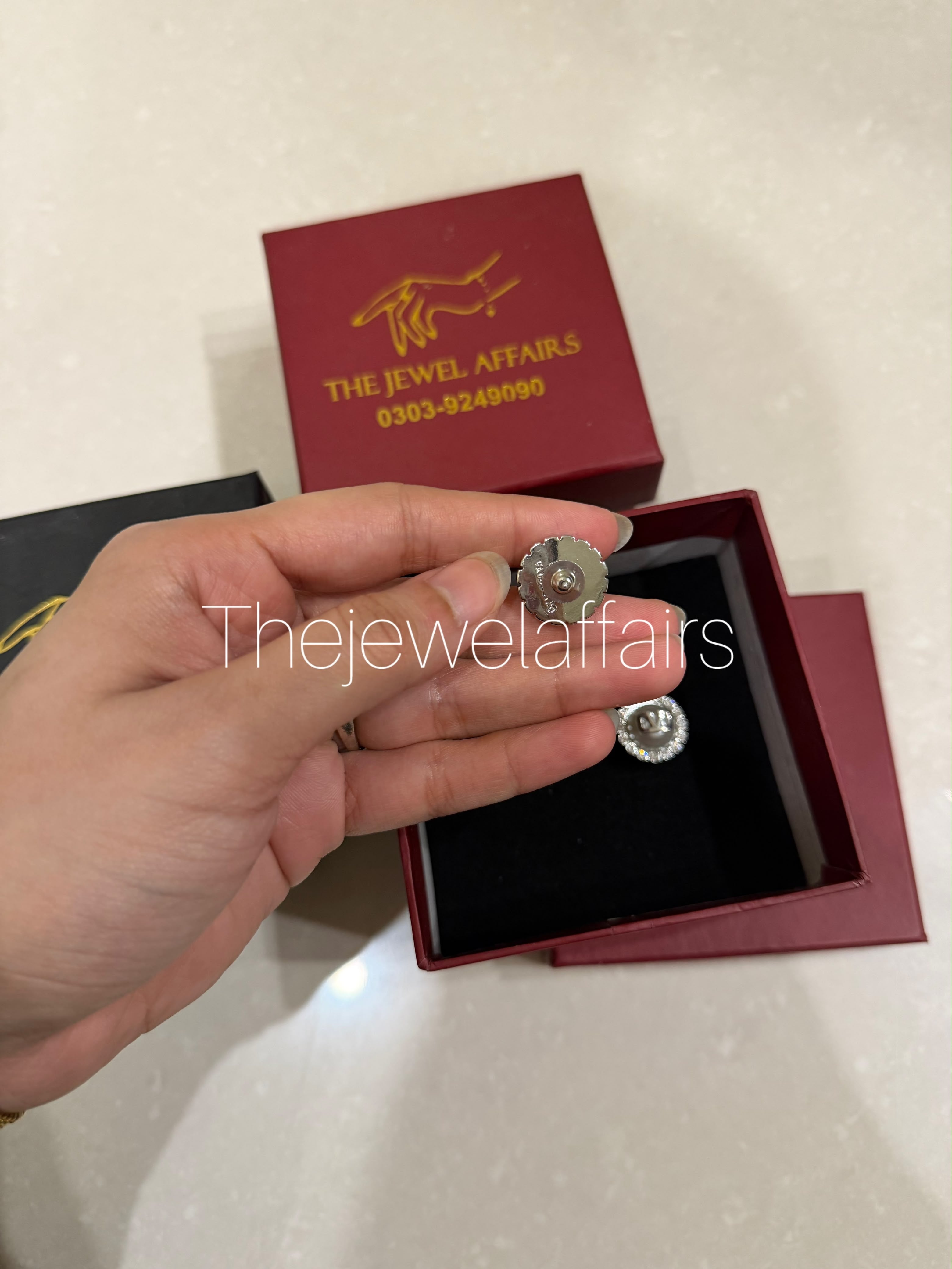 Valent!no Garavani VLogo Signature Earrings.