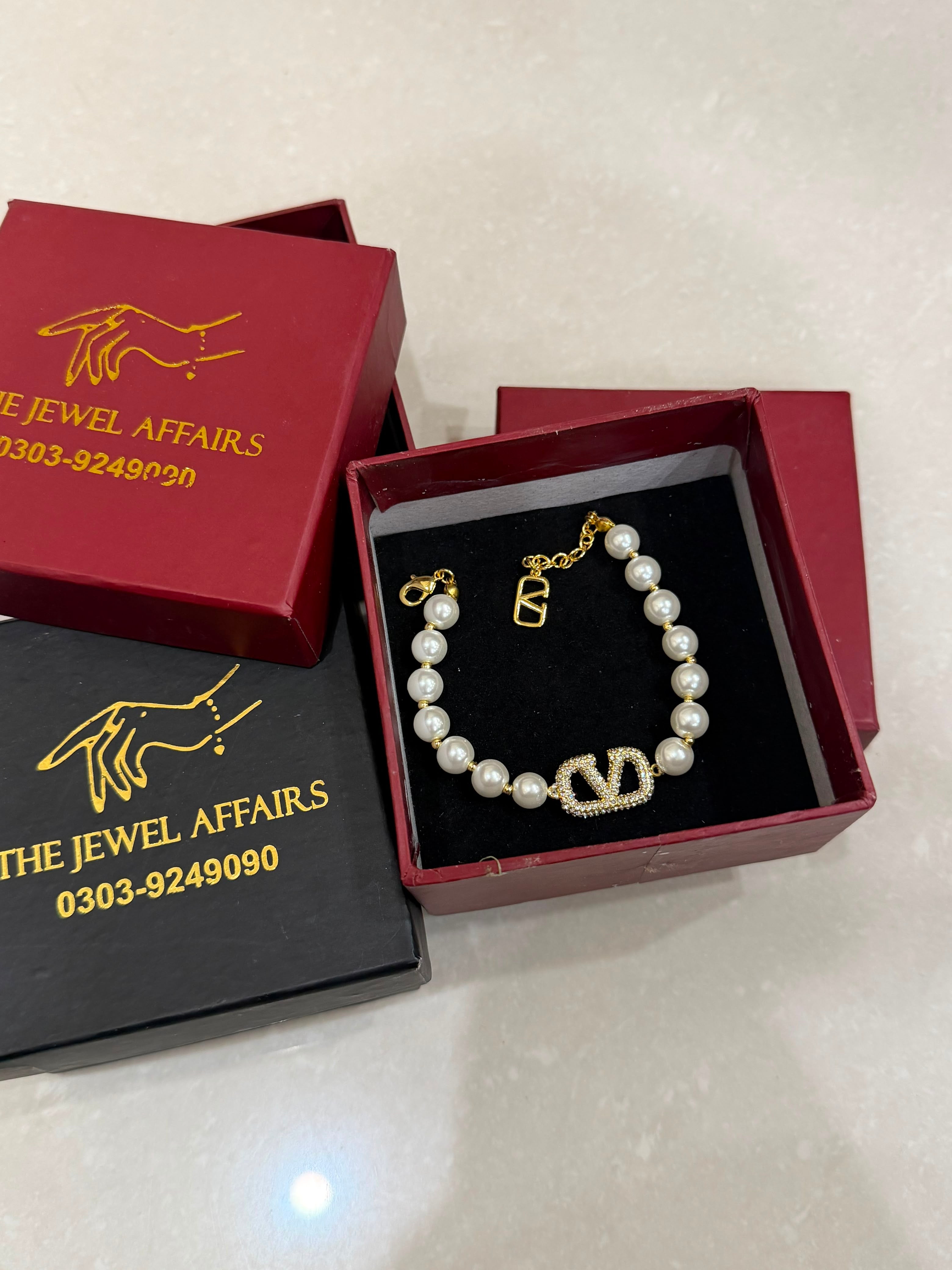 Valent!no Garavani VLogo Pearl Bracelet – Gold Finish (WITHOUT BRAND PACKAGING)