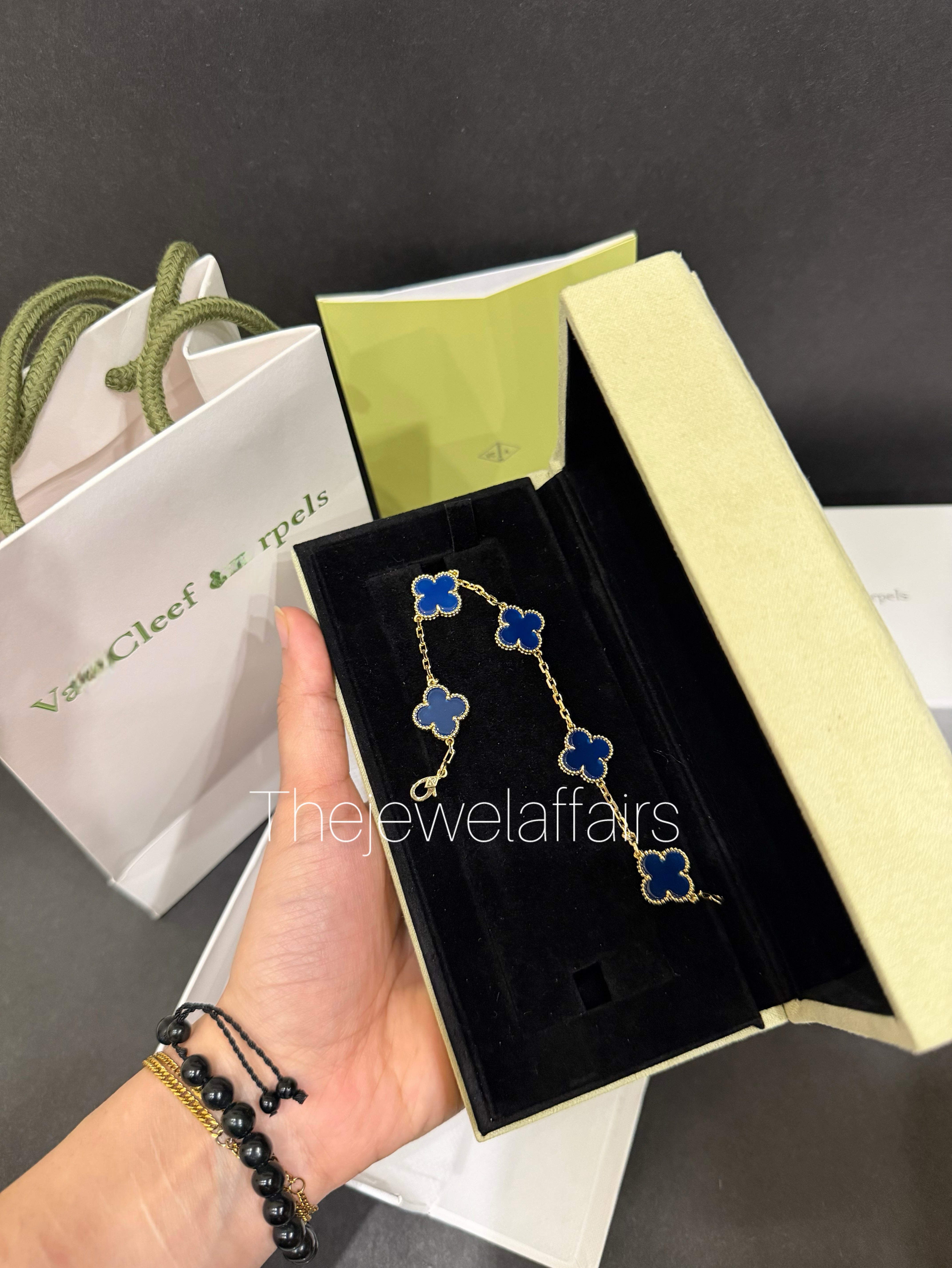 V@ncleef and arpe!s blue bracelet