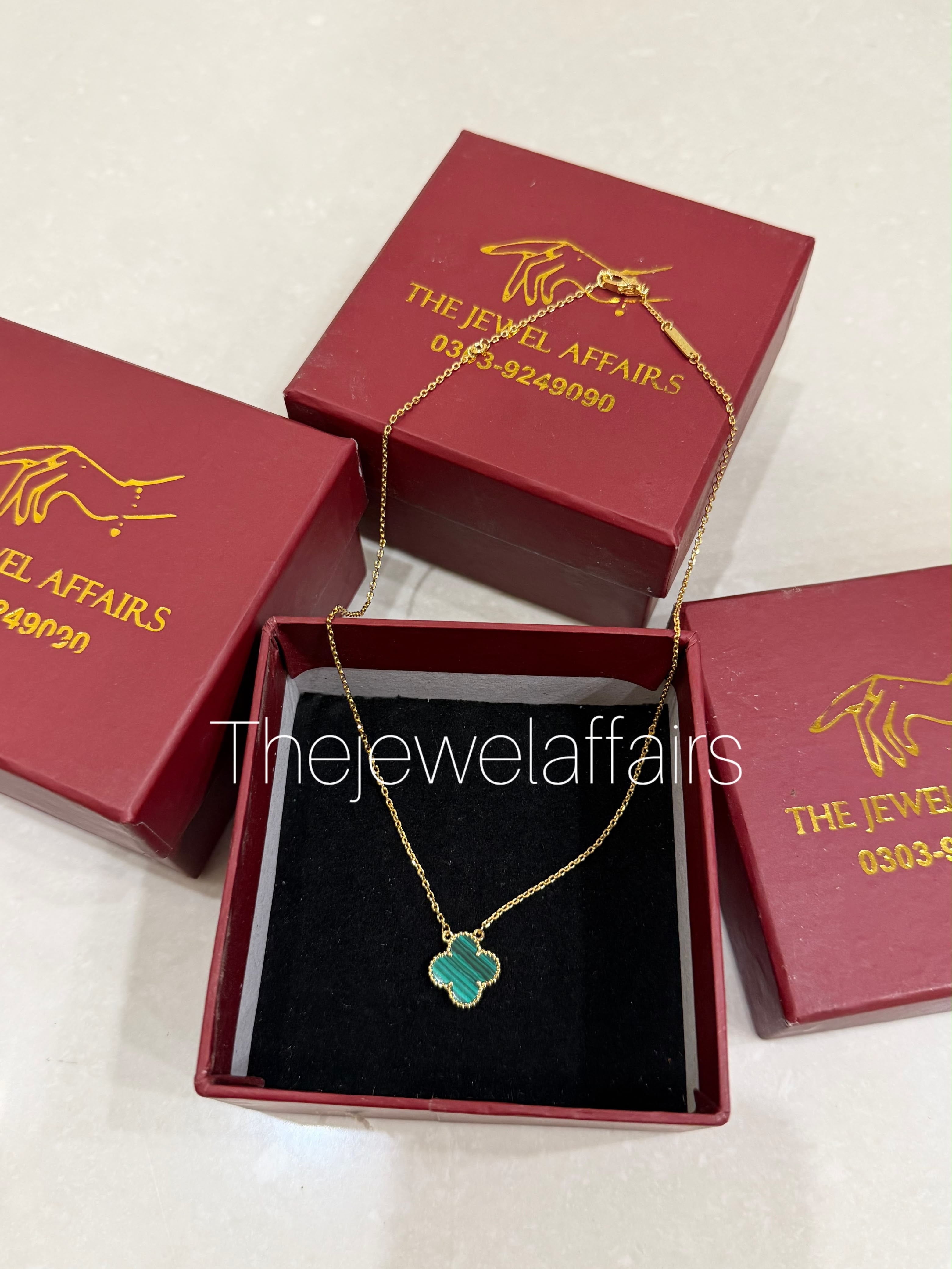 Vancleef and arpels Magic Alhambra pendant - green