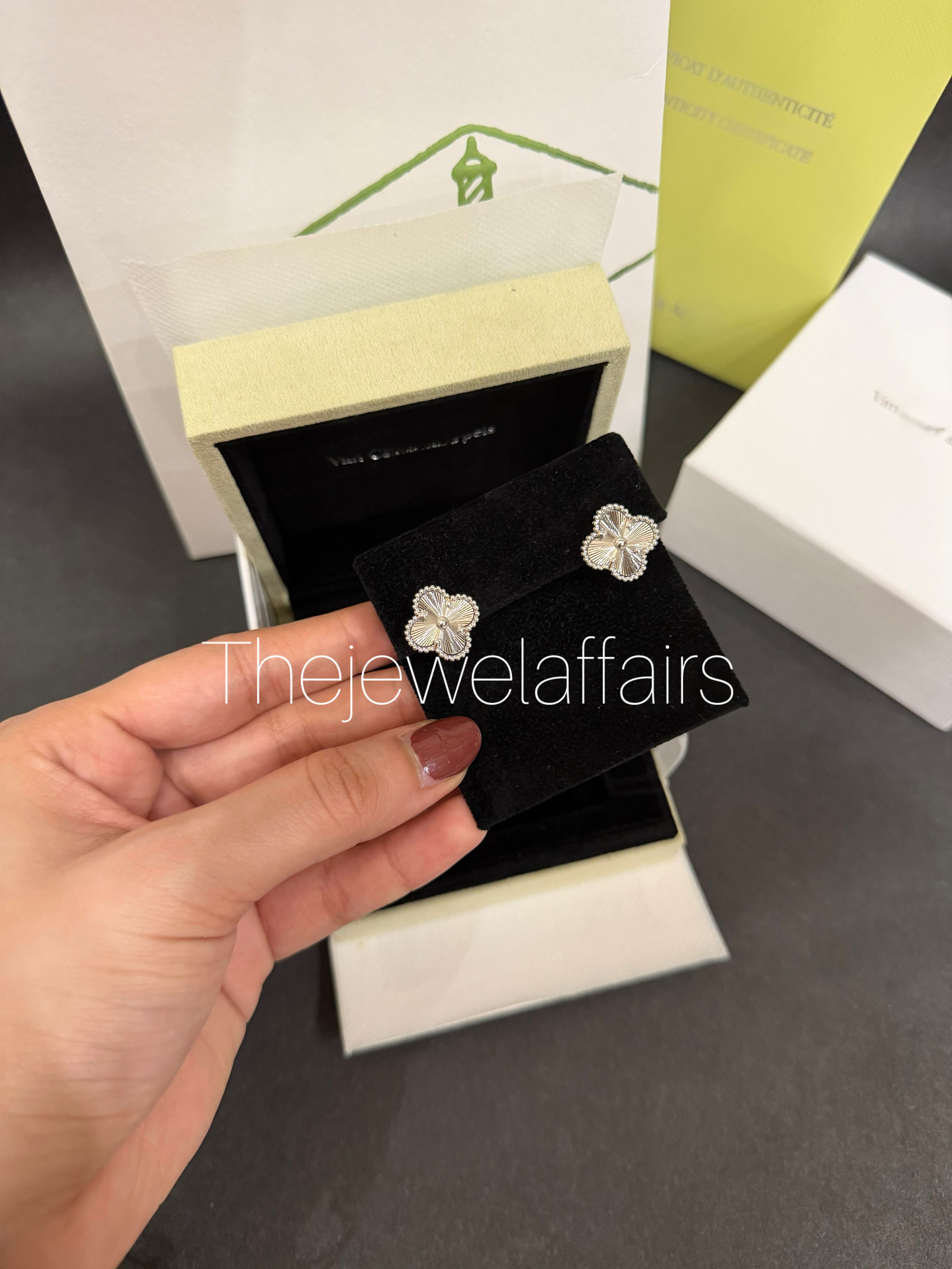 V@ncleef and Arpe!s silver studs