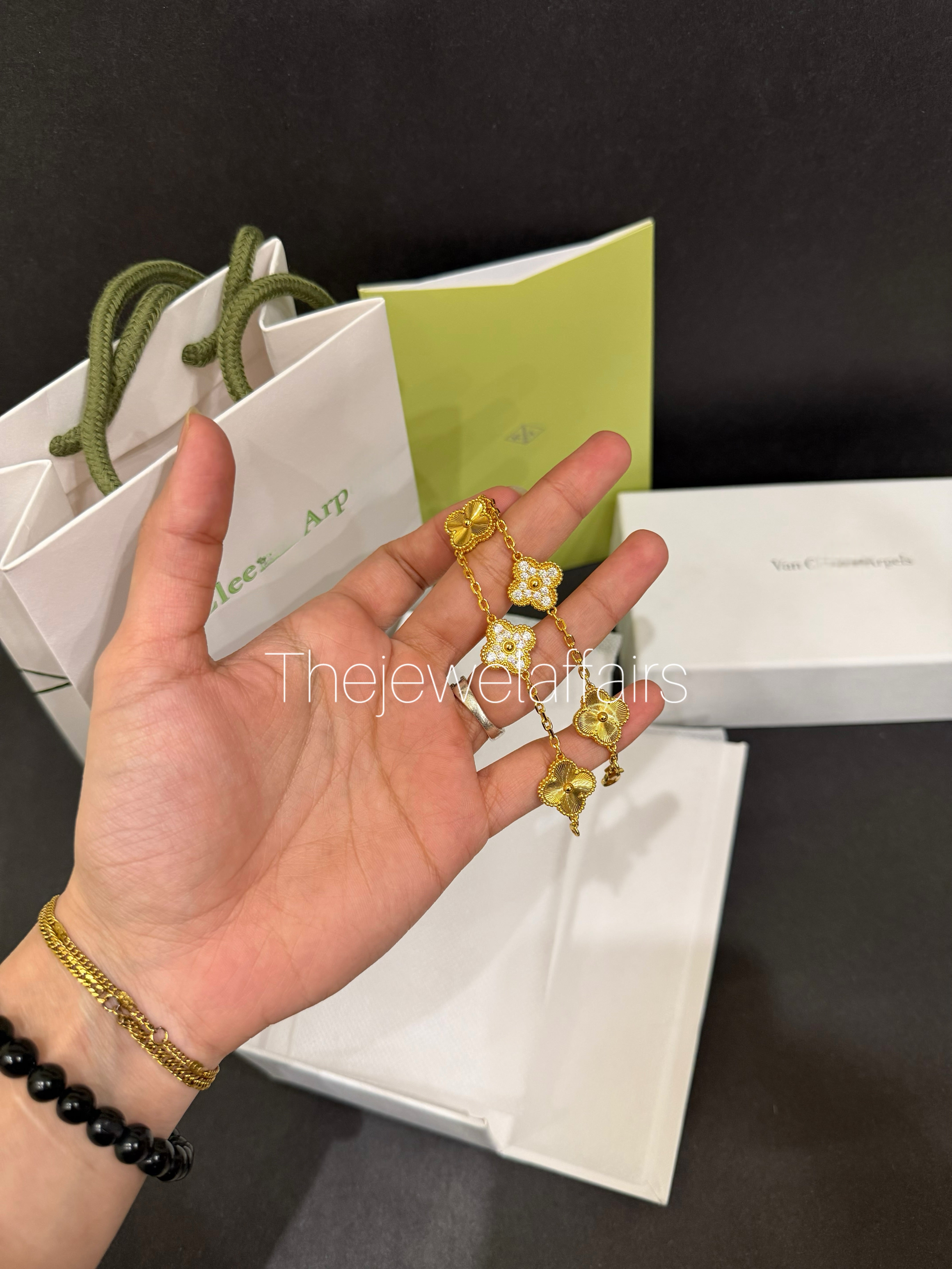 V@ncleef and arpe!s gold with diamonds bracelet