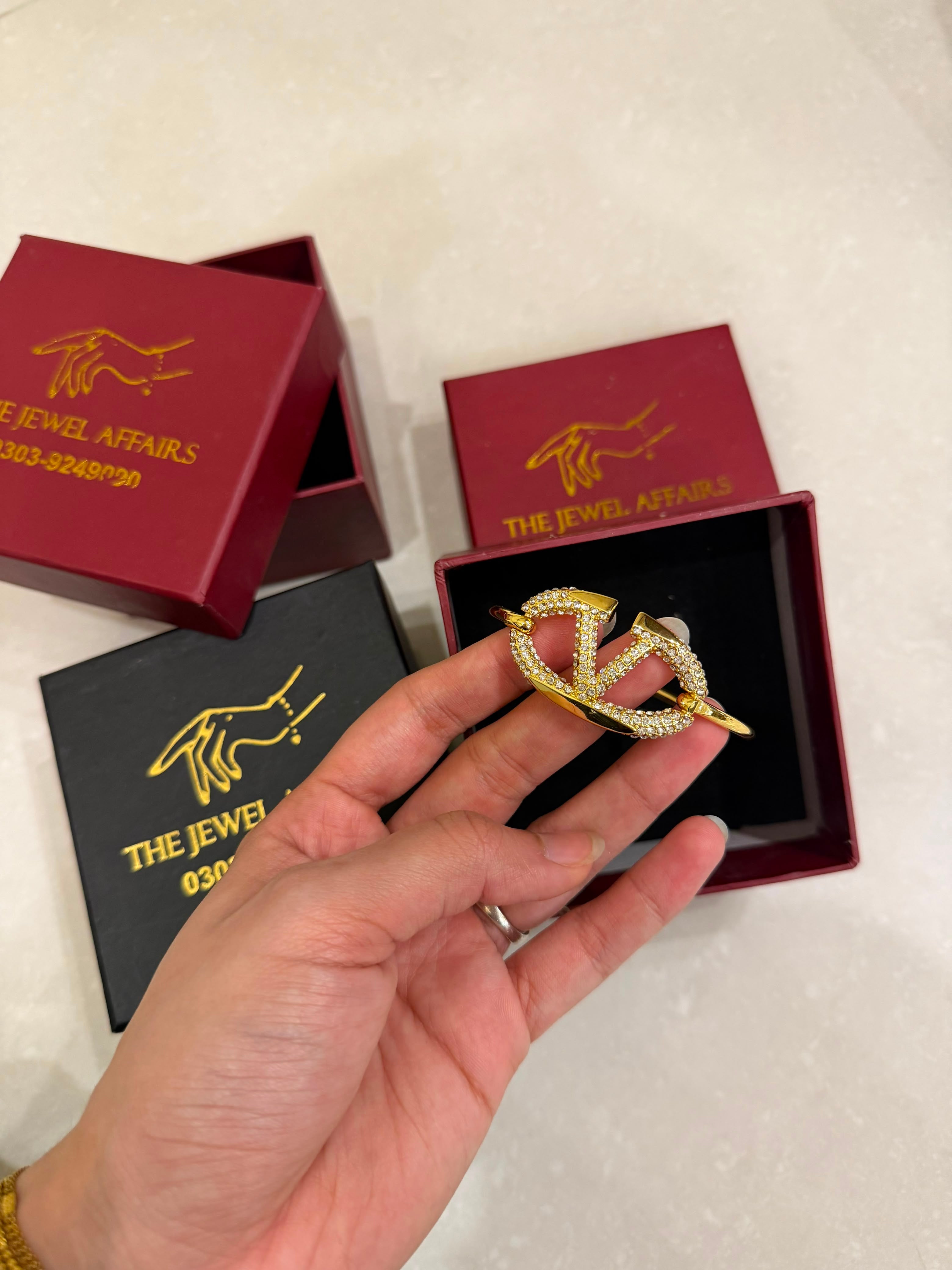 Valent!no Garavani VLogo Signature Pavé Bracelet (WITHOUT BRAND PACKAGING)