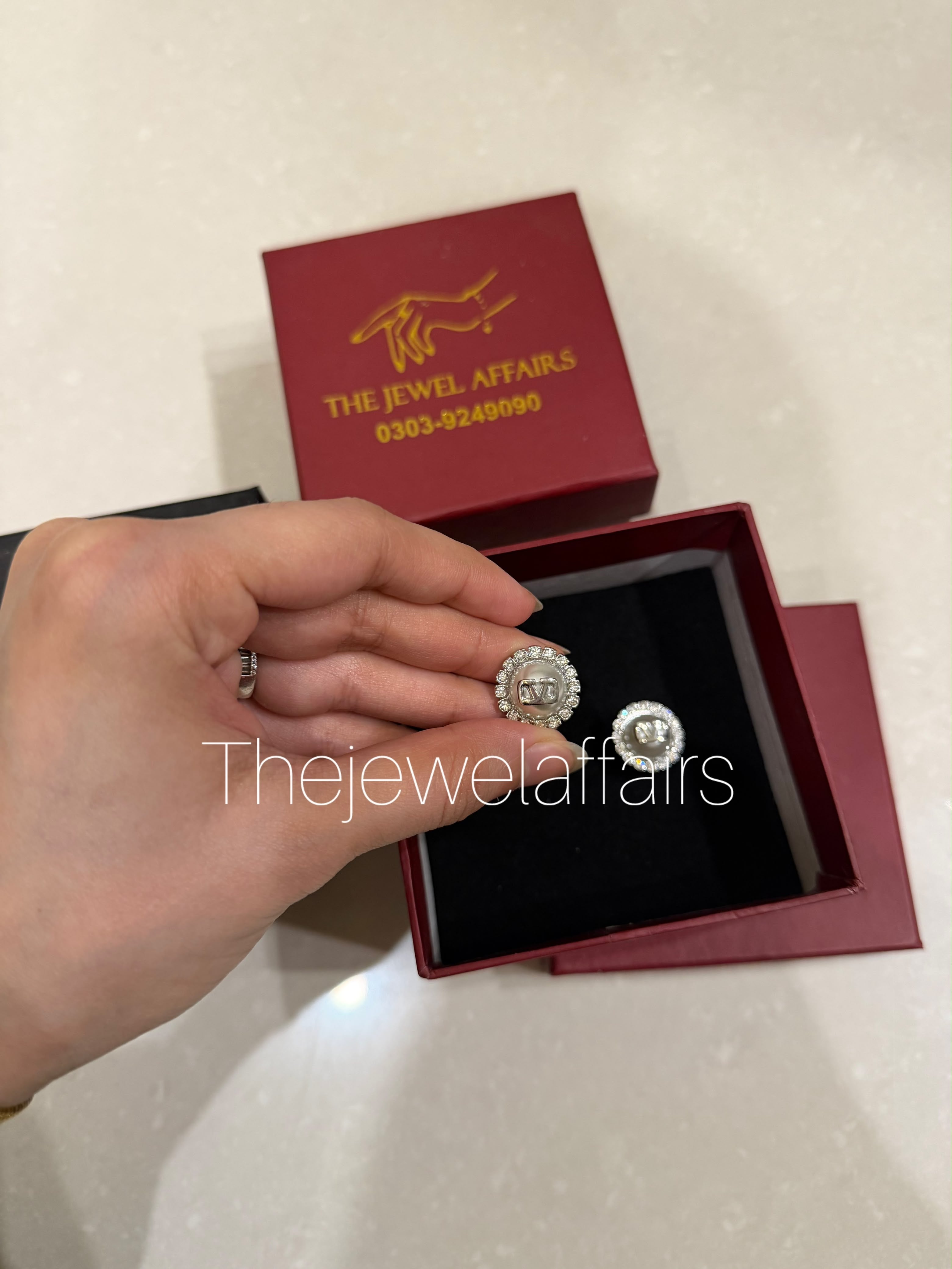 Valent!no Garavani VLogo Signature Earrings.