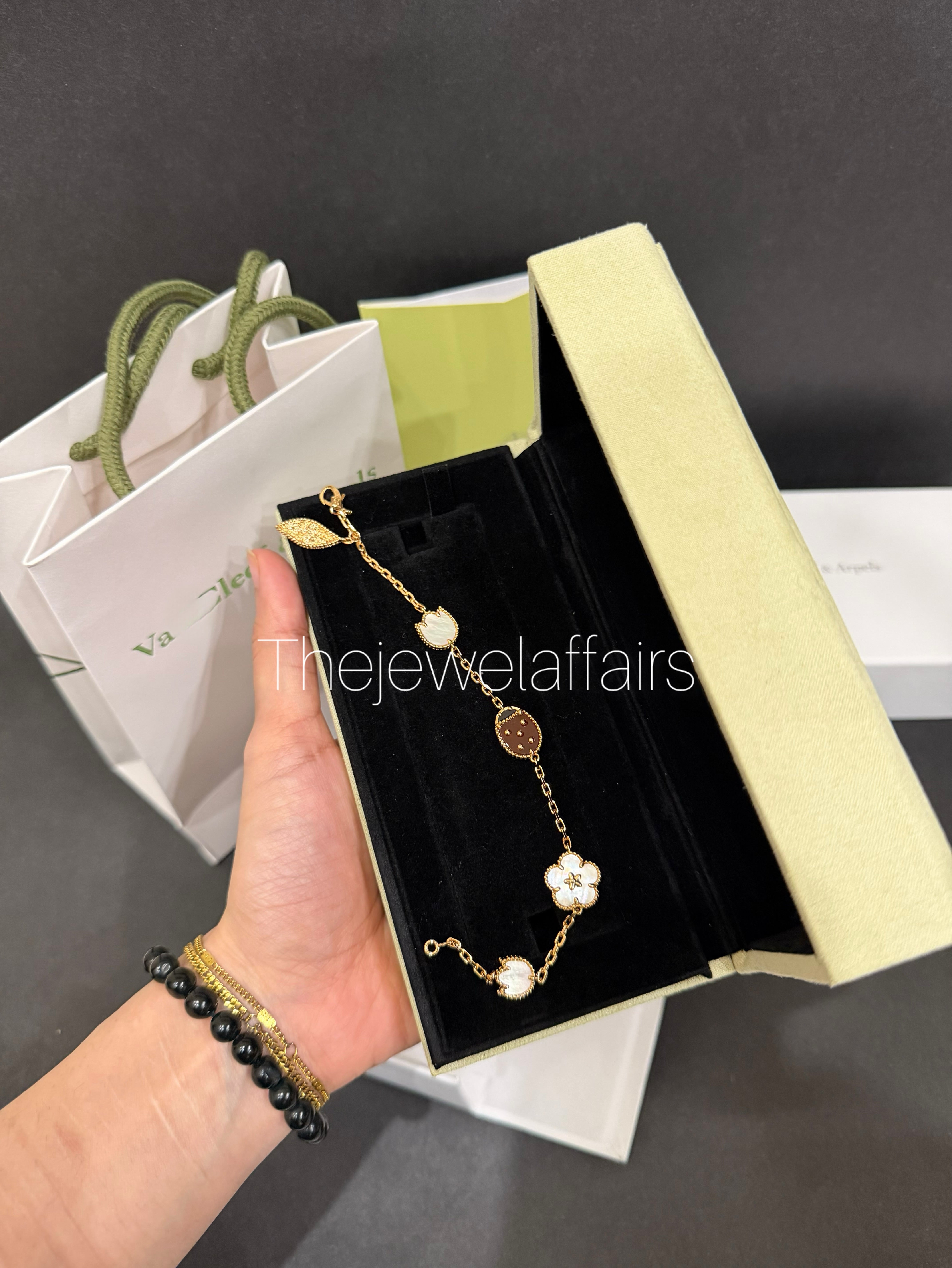 V@ncleef and arpe!s lady bug bracelet