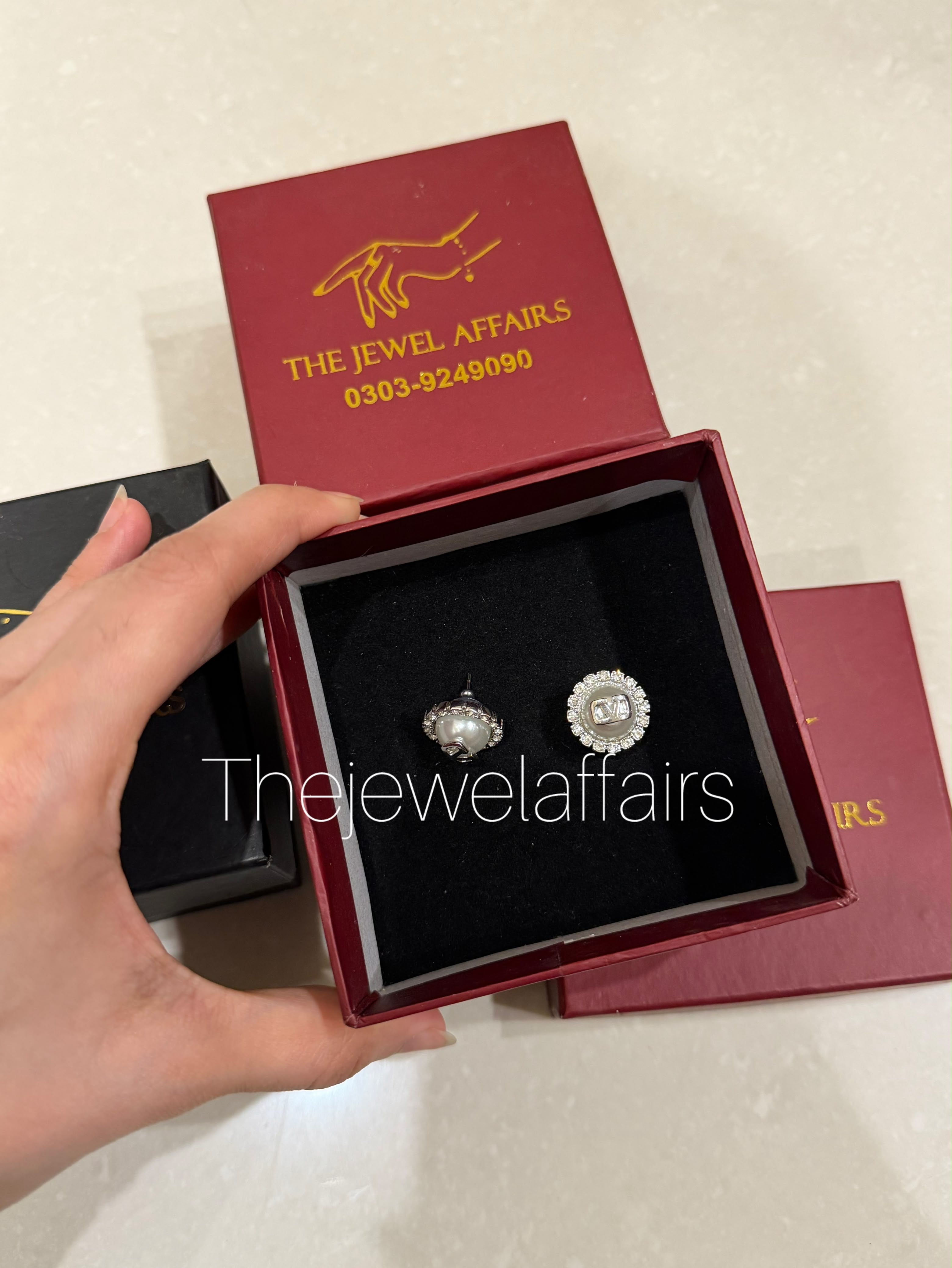 Valent!no Garavani VLogo Signature Earrings.