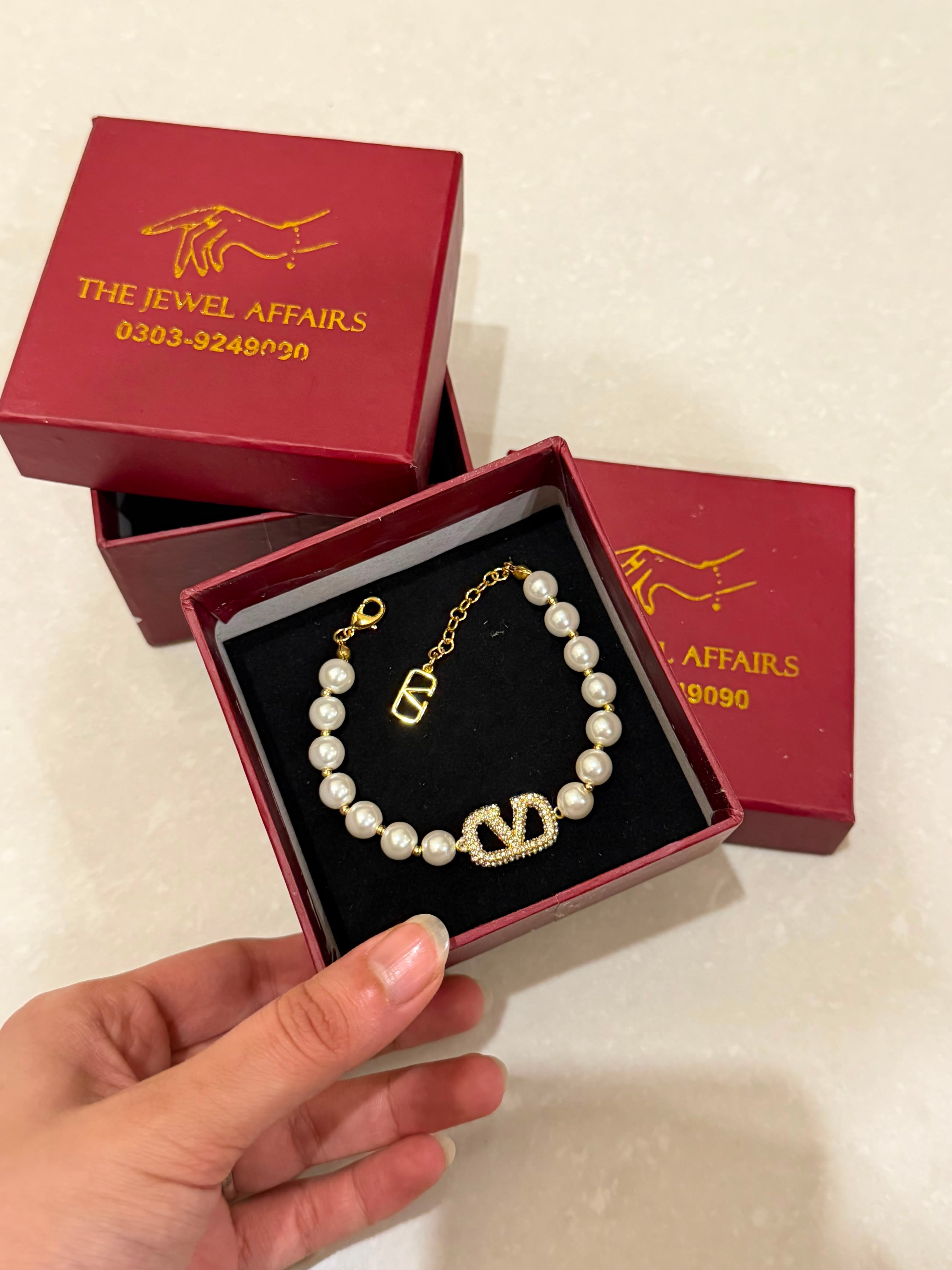 Valent!no Garavani VLogo Pearl Bracelet – Gold Finish (WITHOUT BRAND PACKAGING)