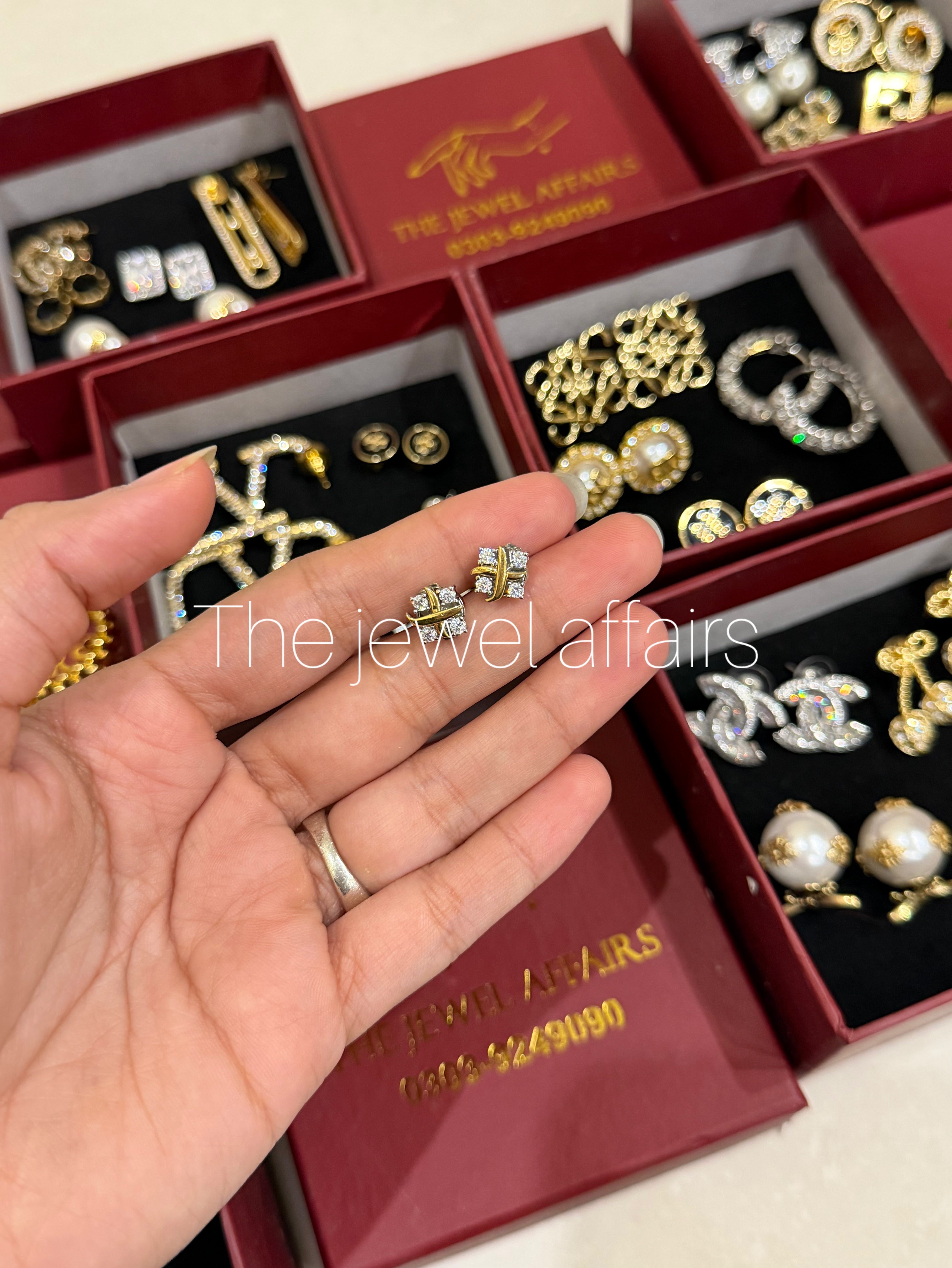 T!ffany & Co Signature Crossover Square Stud Earrings( WITHOUT BRAND PACKAGING )