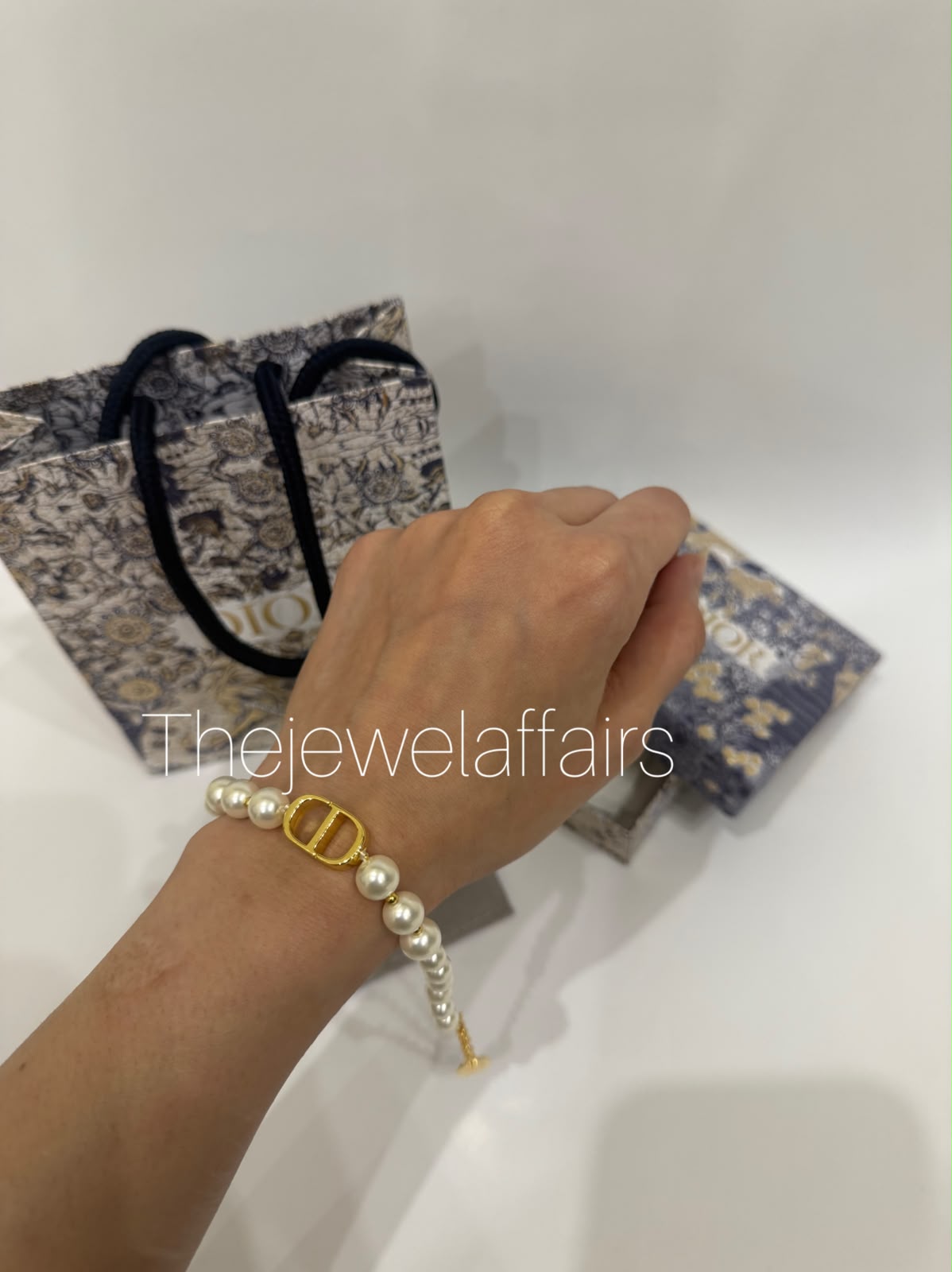 Di0r CD Logo Pearl Bracelet (WITHOUT BRAND PACKAGING)